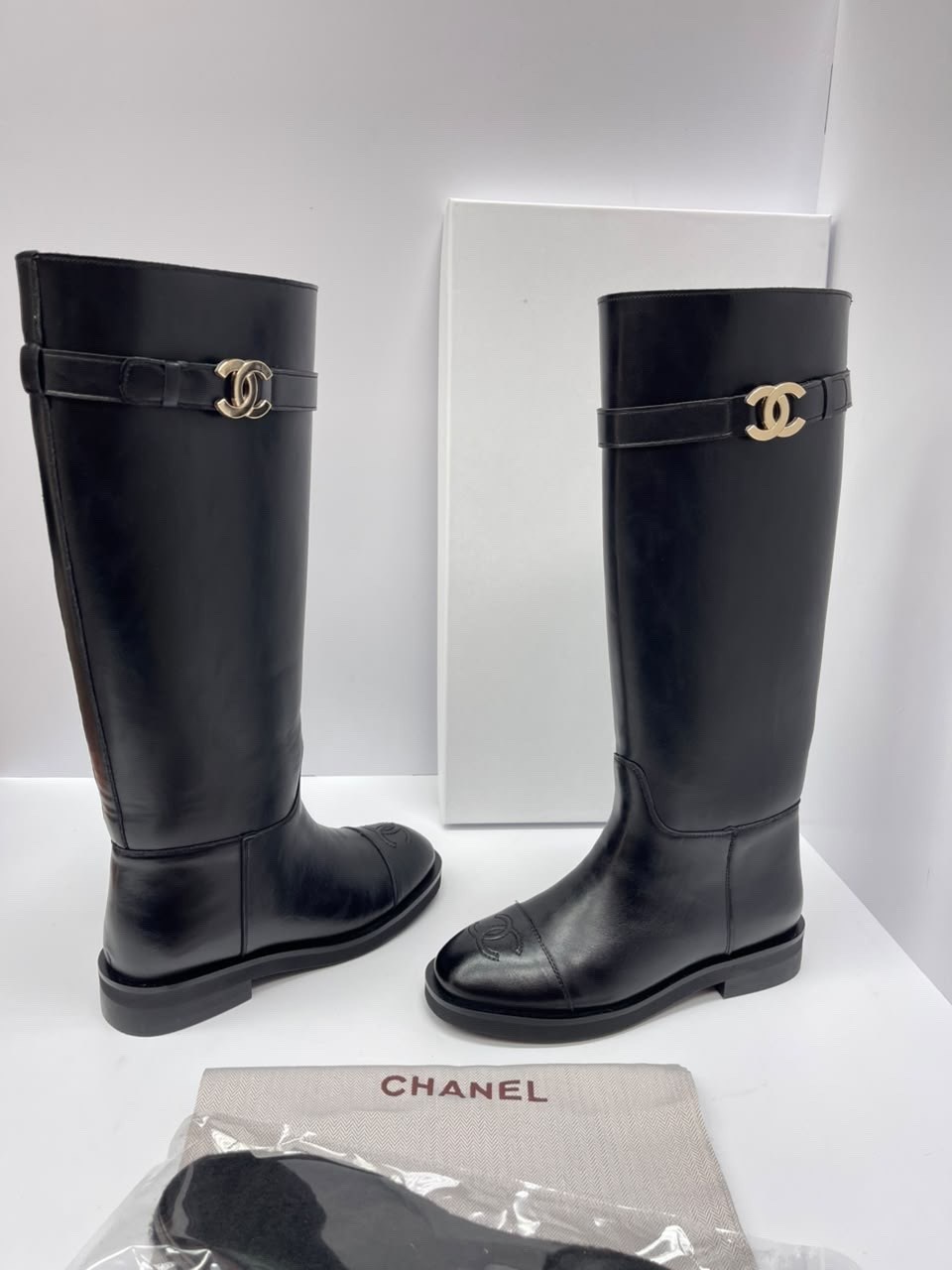 сапоги chanel,сапоги шанель,сапоги,женские осенние сапоги chanel 2026 черные кожаные высокие,кожаные сапоги chanel
