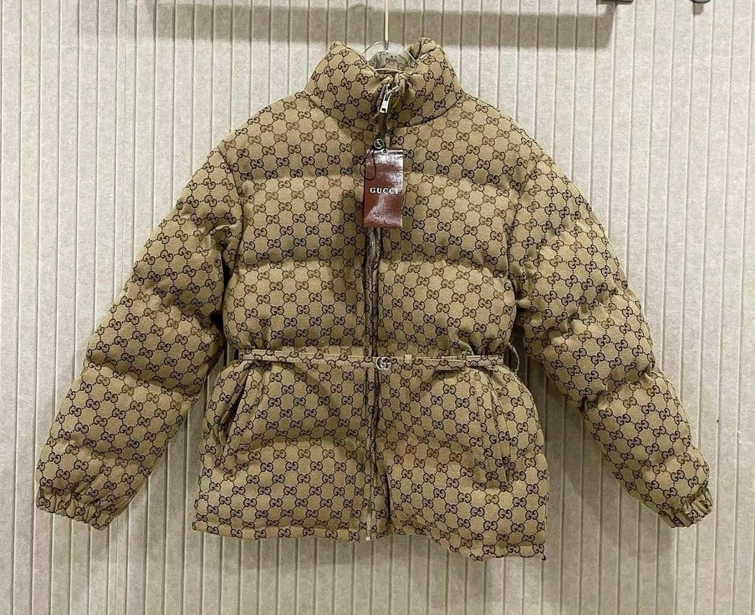 стеганый пуховик gg gucci бежевый,пуховик gucci,куртка gucci,стеганый пуховик,пуховик женский gucci