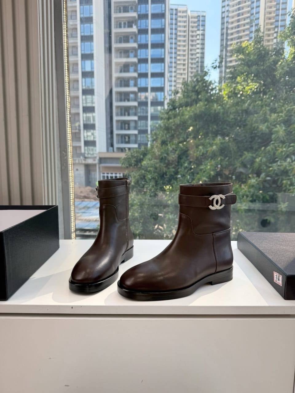 ботинки chanel,ботинки женские chanel,,сапоги chanel,женские кожаные сапоги chanel черные 2026 укороченные