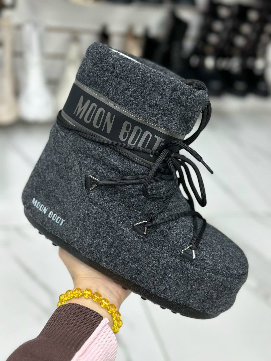 зимние ботинки moon boot серебряный,зимние ботинки moon boot,дутики moon boot,ботинки unisex moon boot icon low felt серый,зимние ботинки moon boot mb icon low glitter серебряный