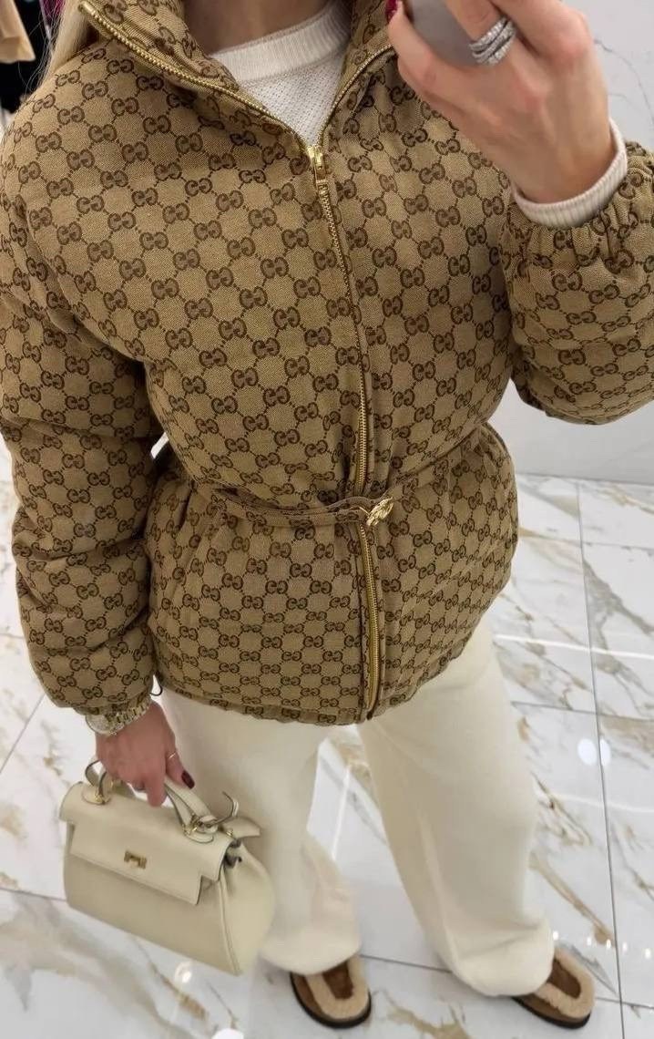 стеганый пуховик gg gucci бежевый,пуховик gucci,куртка gucci,стеганый пуховик,пуховик женский gucci