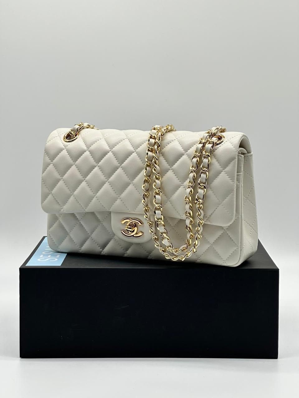 сумка chanel,сумка шанель,сумка шанель chanel 2.55 flap бежевая с фурнитурой серебро,сумка шанель бежевая,женская сумка chanel
