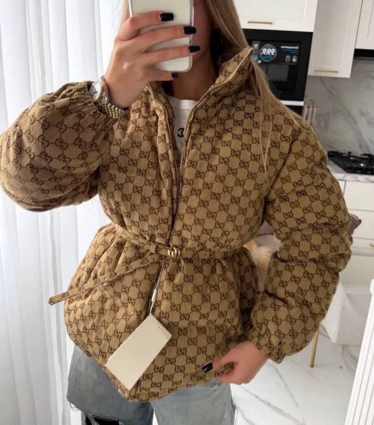 стеганый пуховик gg gucci бежевый,пуховик gucci,куртка gucci,стеганый пуховик,пуховик женский gucci