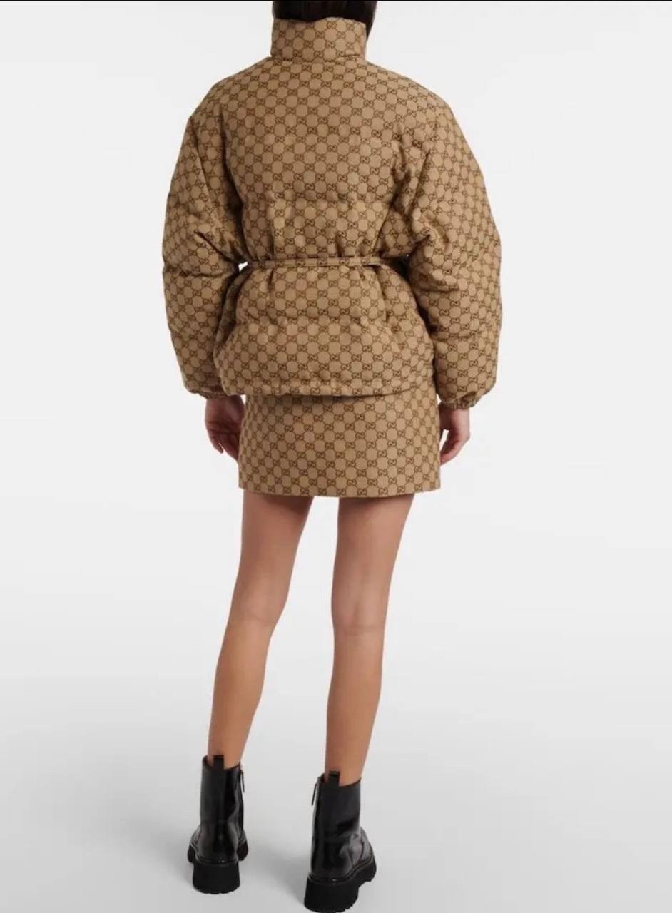 стеганый пуховик gg gucci бежевый,пуховик gucci,куртка gucci,стеганый пуховик,пуховик женский gucci