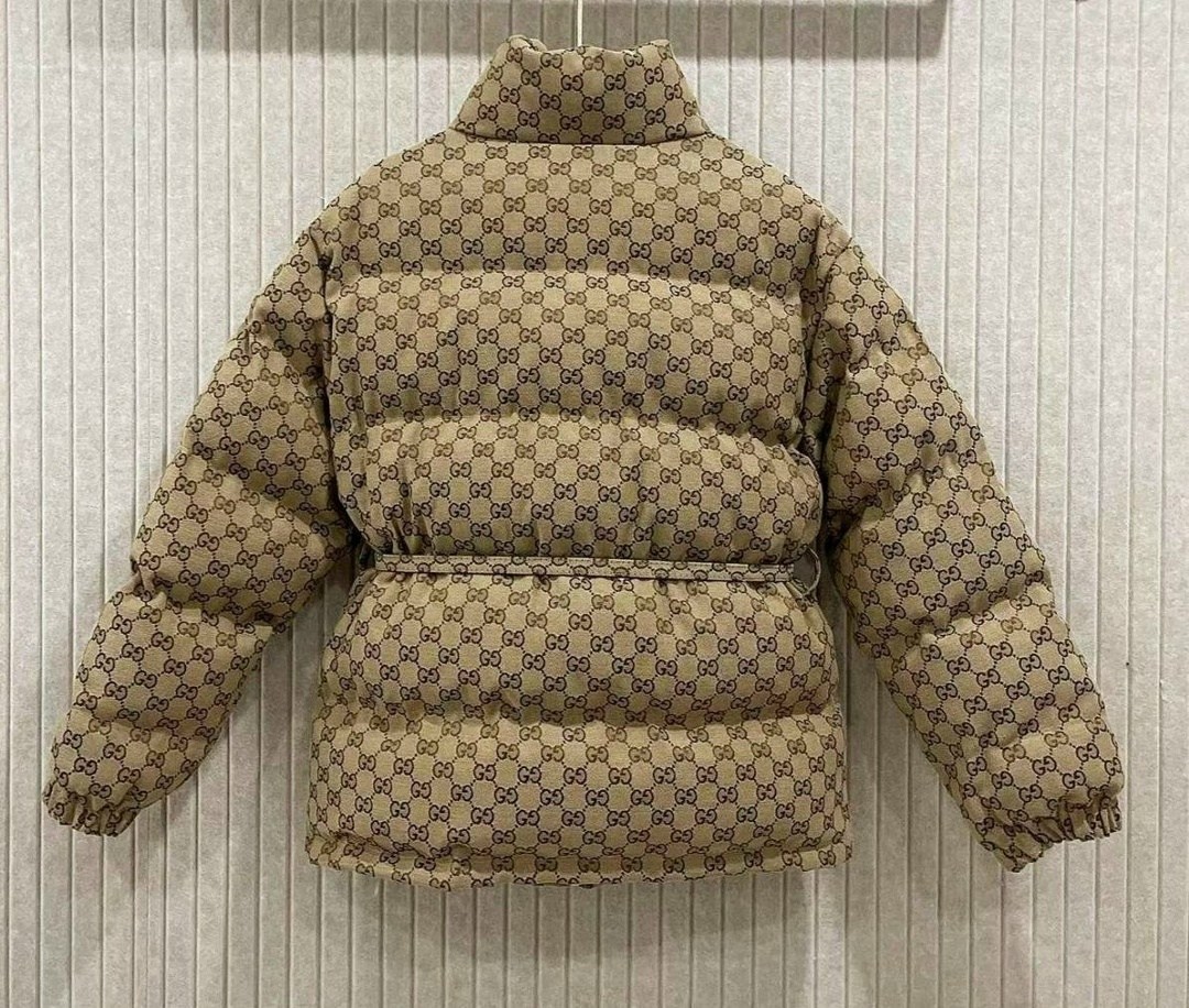 стеганый пуховик gg gucci бежевый,пуховик gucci,куртка gucci,стеганый пуховик,пуховик женский gucci