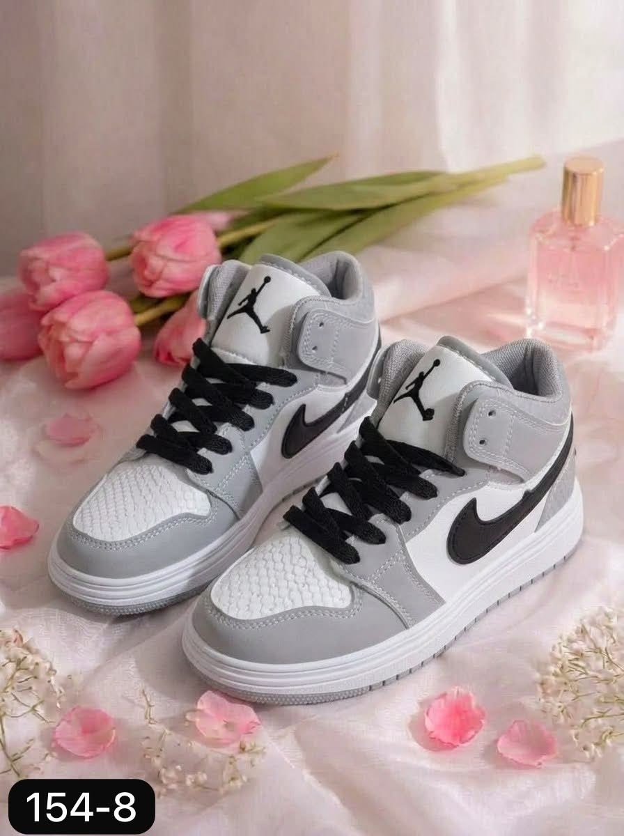 кроссовки женские nike air jordan 1,кроссовки женские nike,кроссовки,женские кроссовки nike air jordan 1 mid,кроссовки женскиe