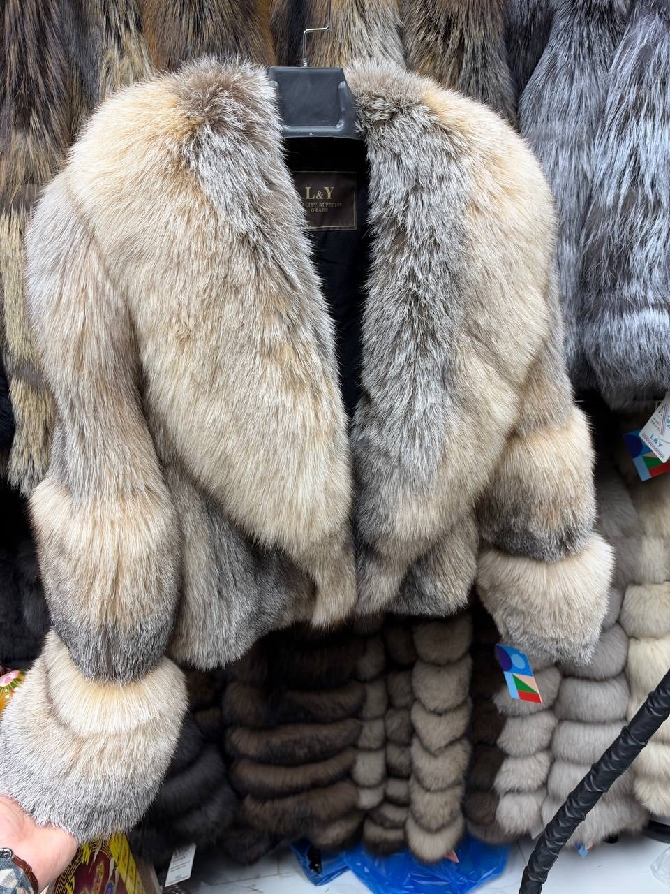 женская шуба из лисьего меха,женская куртка из натурального лисьего меха,женская шуба из натурального лисьего меха,женская шуба из цельного натурального лисьего меха,меховая куртка