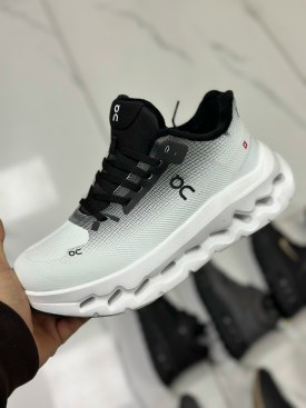 Кроссовки