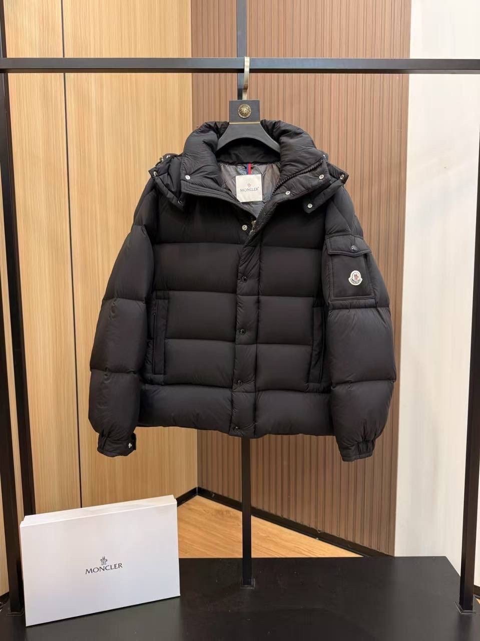 мужской чёрный пуховик moncler vezere,мужской пуховик moncler,пуховик moncler,пуховик moncler vezere премиум,пуховик moncler женский