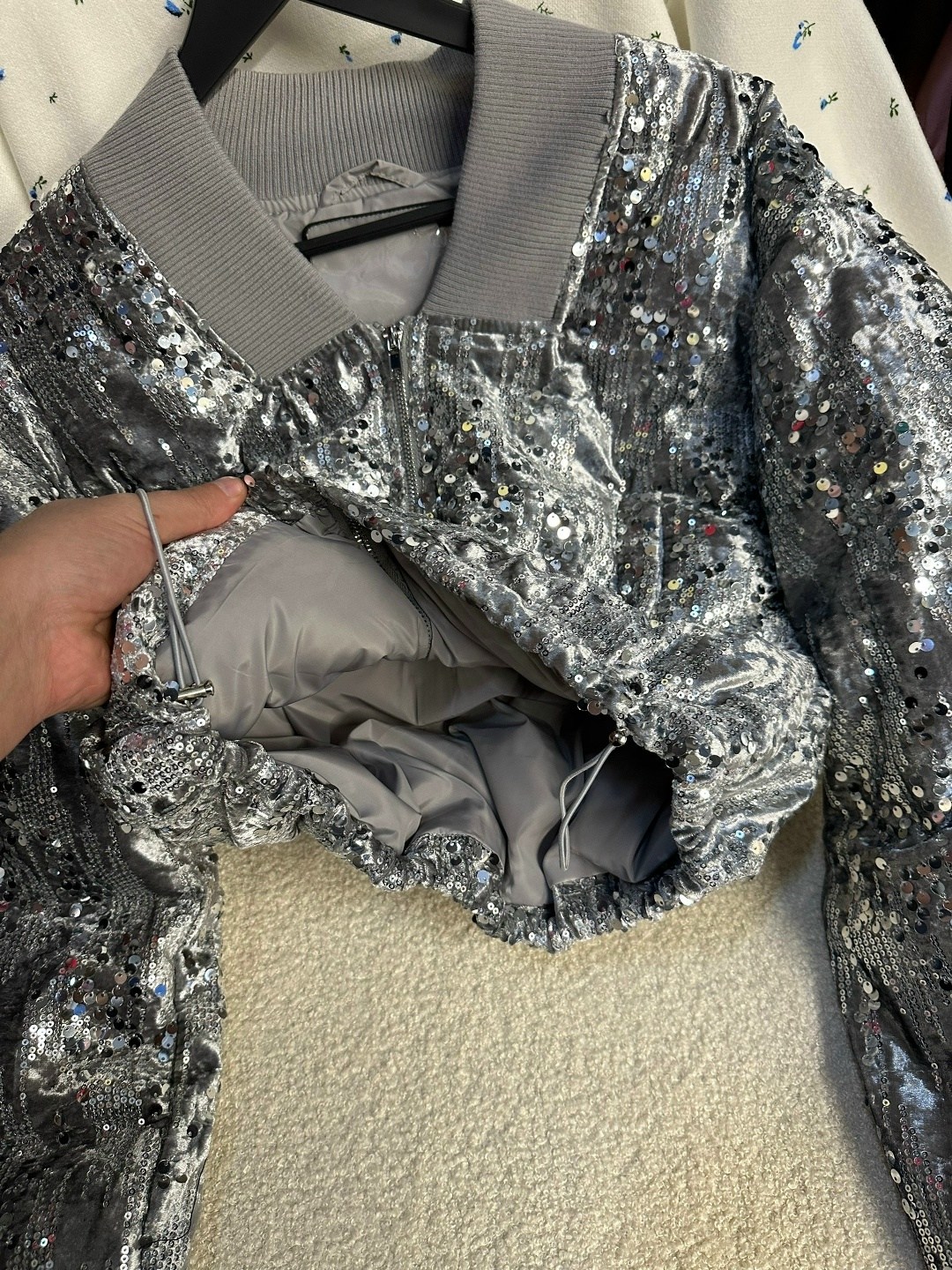 бомбер с пайетками,объемный бомбер с пайетками asos,куртка с пайетками,куртка бомбер,бомбер осенний жакет оверсайз cntrlme цвет серебро