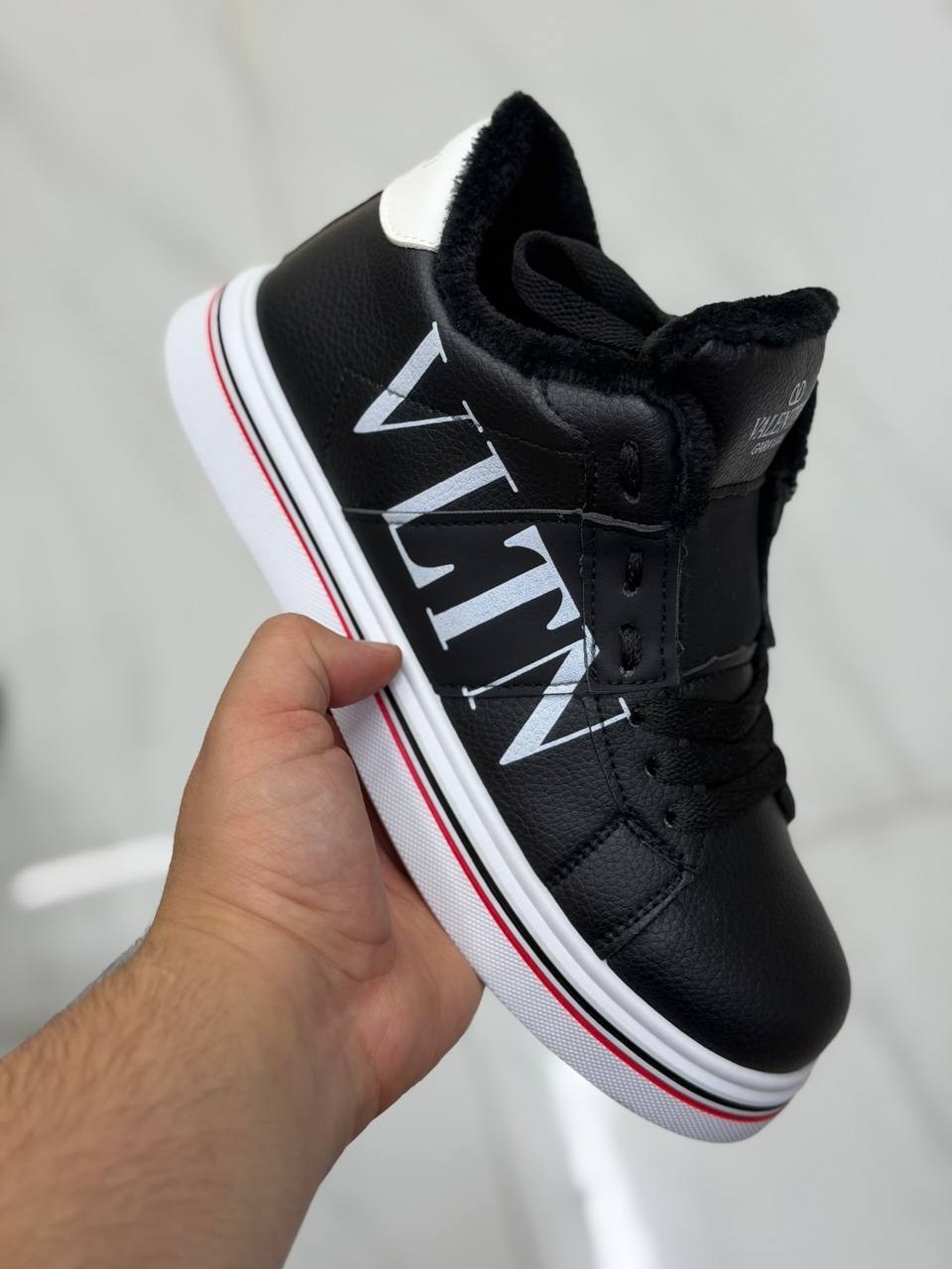 valentino кроссовки,,valentino кроссовки мужские,мужской кроссовки,кроссовки на меху