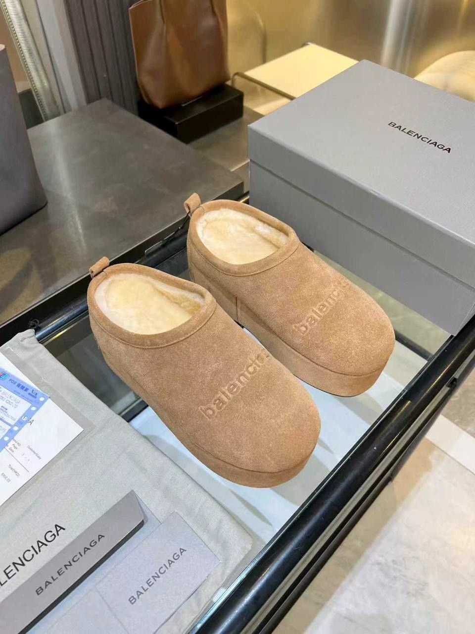 сабо balenciaga,угги женские,,мюли balenciaga,balenciaga кроссовки женские