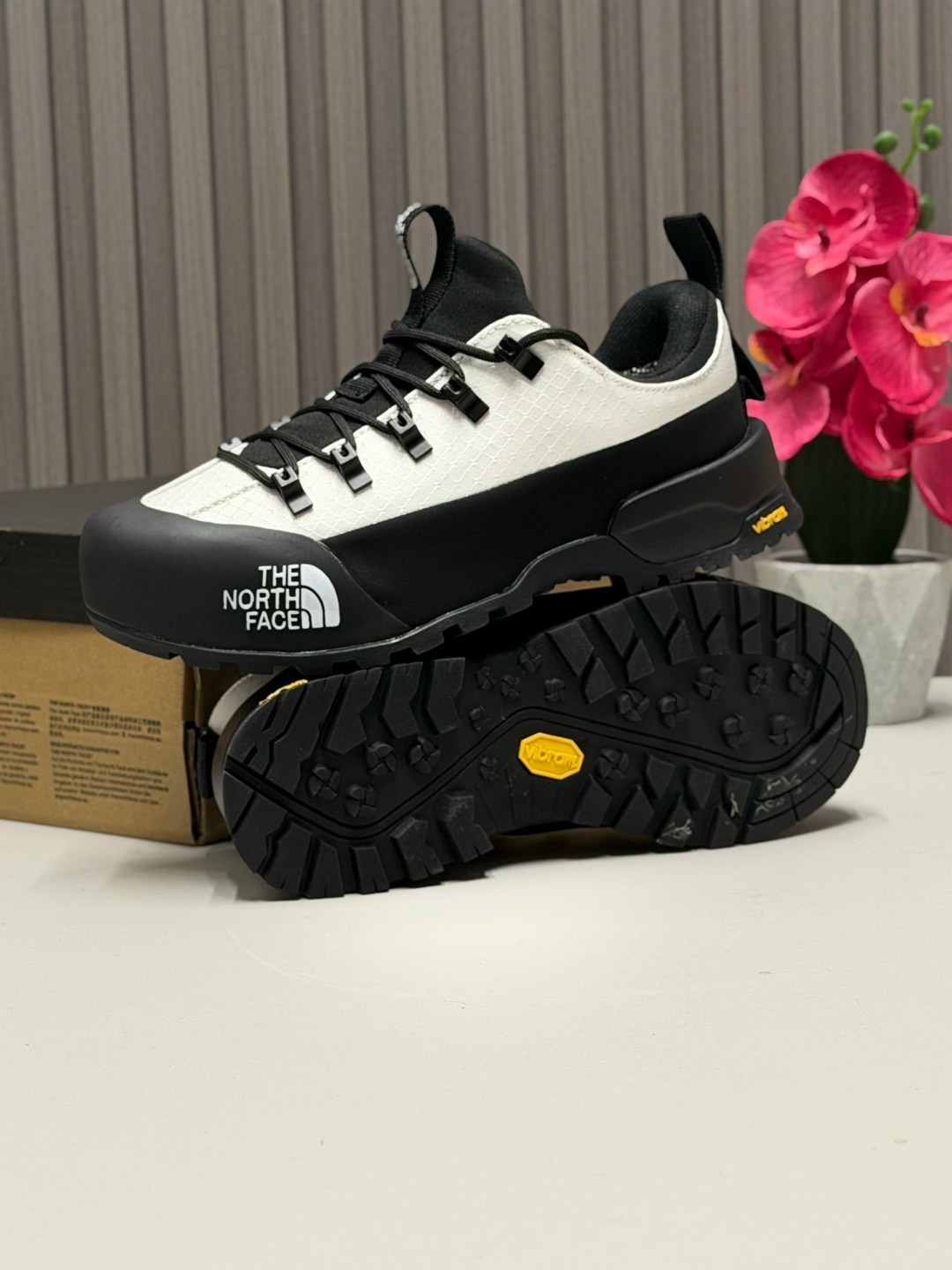кроссовки the north face gore-tex дышащие непромокаемые,кроссовки glenclyffe gore-tex the north face,кроссовки мужские the north face,кроссовки glenclyffe gore-tex the north face цвет белый серый,крос